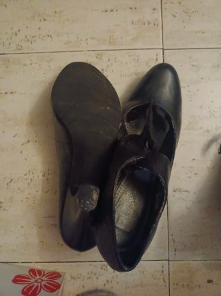Zapatos negros de tacón y planos