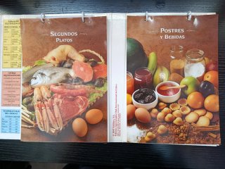 Lote 4 libros de cocina en castellano.