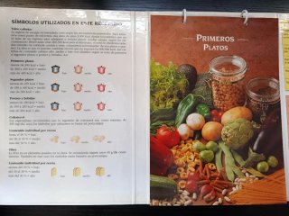 Lote 4 libros de cocina en castellano.