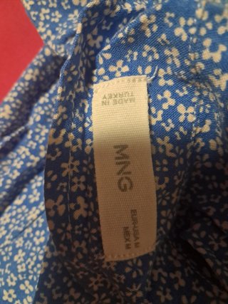 Falda estampada floral roja,  otra azul y otra neg