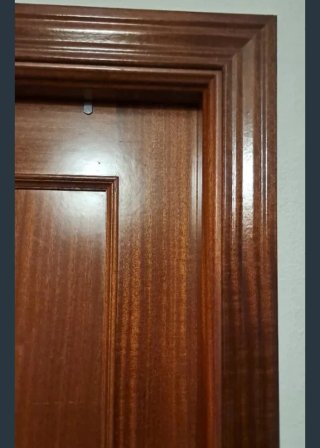 Puerta interior de madera