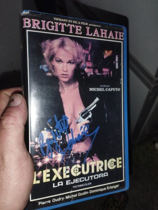 La Ejecutora VHS Firmada Brigitte Lahaie