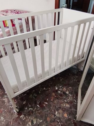Cuna bebé madera blanca buen estado