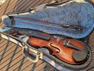Violín con funda y arco