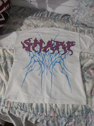 Camiseta blanca con estampado
