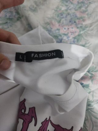Camiseta blanca con estampado