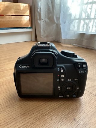 Canon EOS 1100D + Objetivo 18-55 IS II