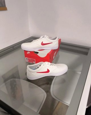 Nike charge cnvs Blancas y Rojas Talla 42