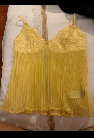 Top amarillo tirantes encaje