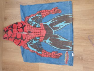 Toalla capa Spiderman infantil