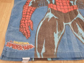 Toalla capa Spiderman infantil