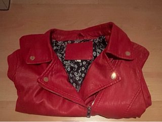 Cazadora roja efecto piel