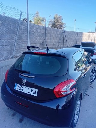 Peugeot 208 2012