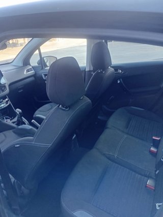 Peugeot 208 2012