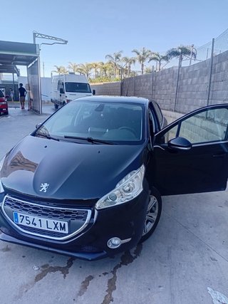 Peugeot 208 2012
