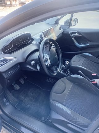 Peugeot 208 2012