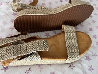 Nuevas Sandalias ALTA MODA Beige/Marrón Talla 40