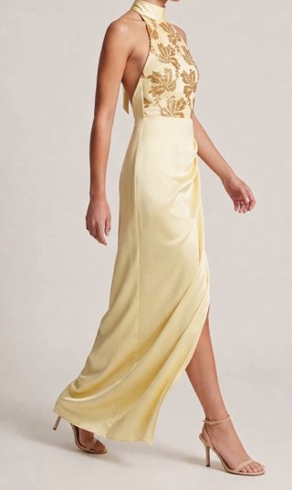 Vestido de fiesta amarillo con pedrería