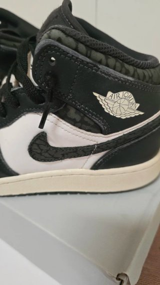 Jordan Air 1 Mid Zapatillas Negras y Blancas