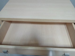 Mueble auxiliar madera clara con cajón
