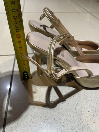 Zapatos de tacón dorados Talla 38