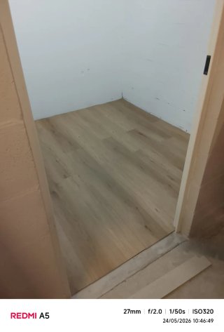 Colocación de suelo en trsteros