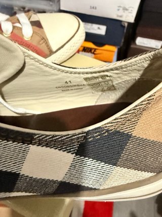 Zapatos Burberry Talla 41 Beige/Rojo