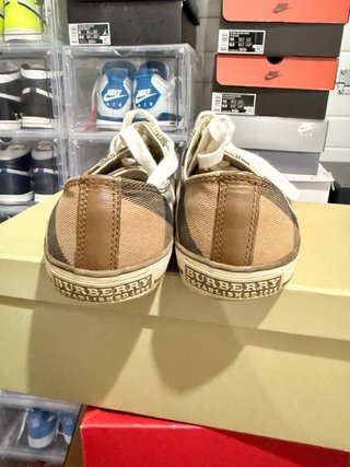Zapatos Burberry Talla 41 Beige/Rojo
