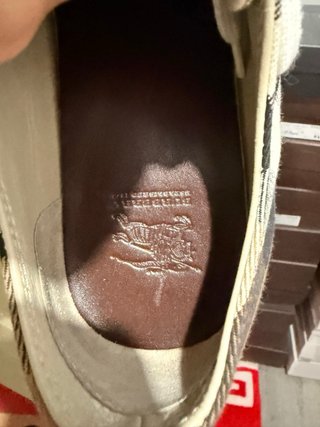 Zapatos Burberry Talla 41 Beige/Rojo