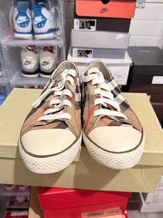 Zapatos Burberry Talla 41 Beige/Rojo