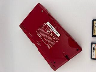 Nintendo DS Lite Rosso + 2 Giochi Pokemon