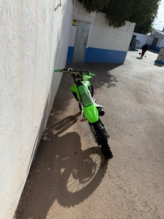 Moto de Cross kawasaki 450 cc 4t Verde y Blanca