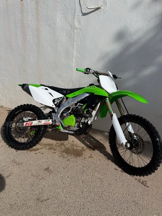 Moto de Cross kawasaki 450 cc 4t Verde y Blanca