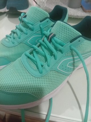 Botines deportivos color verde azulado