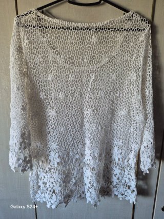 Camisola de renda branca