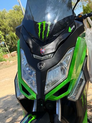 Moto Scooter Negra y Verde