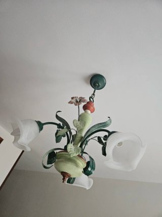 Lámpara de techo floral verde y blanco