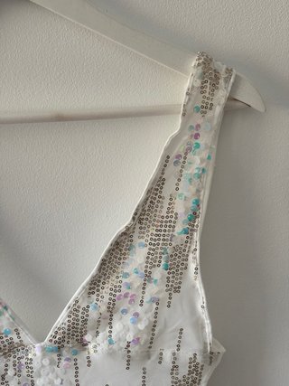 Top blanco lentejuelas
