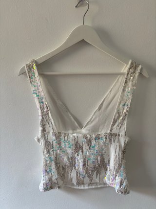 Top blanco lentejuelas