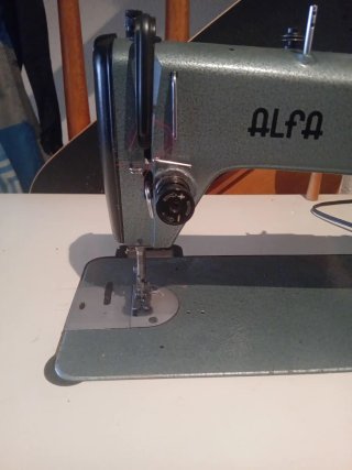 Máquina de coser industrial Alfa 157