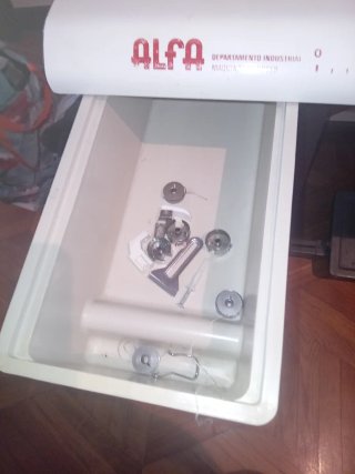 Máquina de coser industrial Alfa 157
