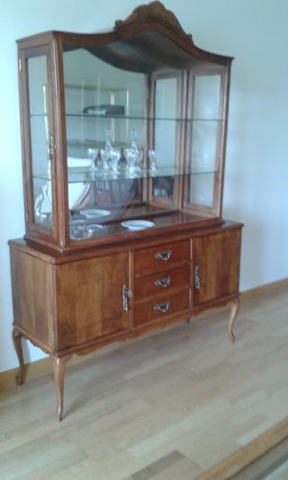 Mueble vitrina salón madera