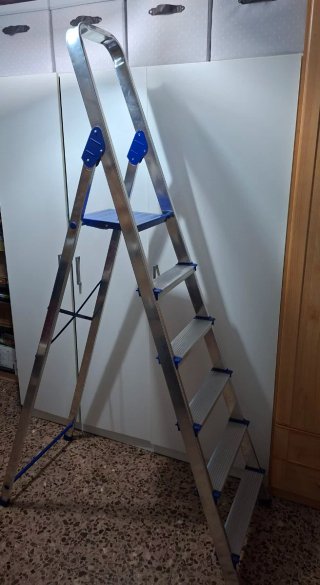 ESCALERA DE 6 PELDAÑOS NUEVA