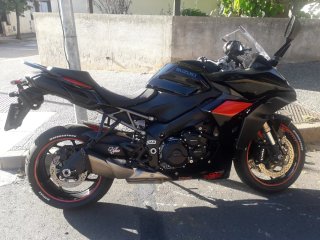 Suzuki GSX S1000GT Negra y Roja