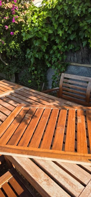 Precioso conjunto mesa y asientos terraza