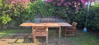 Precioso conjunto mesa y asientos terraza