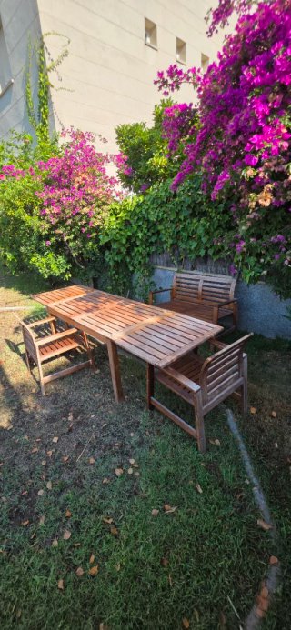 Precioso conjunto mesa y asientos terraza