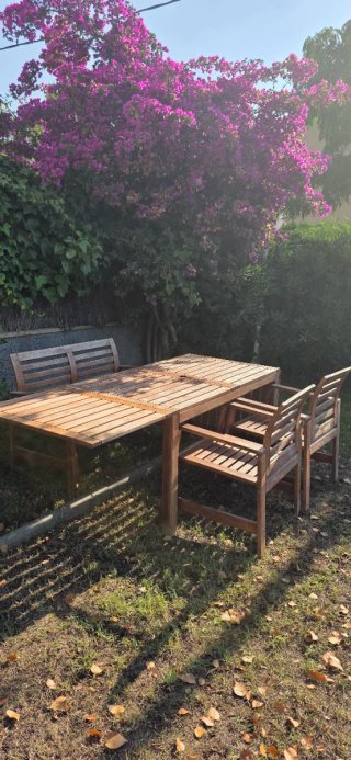 Precioso conjunto mesa y asientos terraza