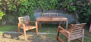 Precioso conjunto mesa y asientos terraza