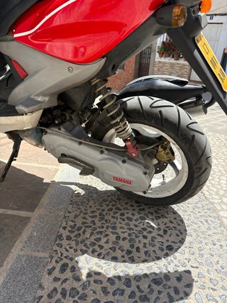 Yamaha Aerox Roja y Blanca